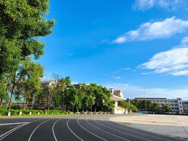 4所学校分数不高且教学实力好的学校尊龙凯时网站艺术生想当老师可选这(图2)